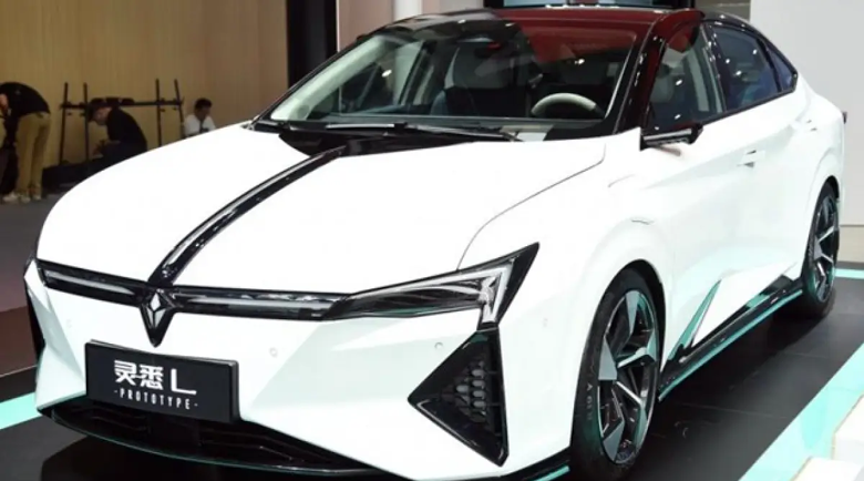 Honda показа нов седан, но под отделна марка