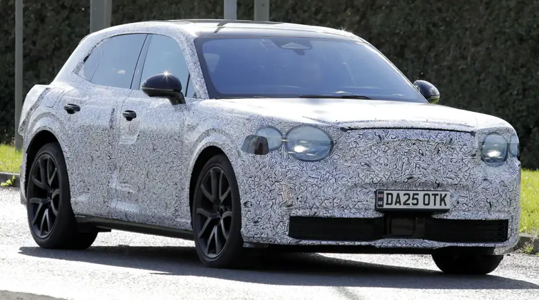 Първи поглед към електрическия кросоувър на Bentley